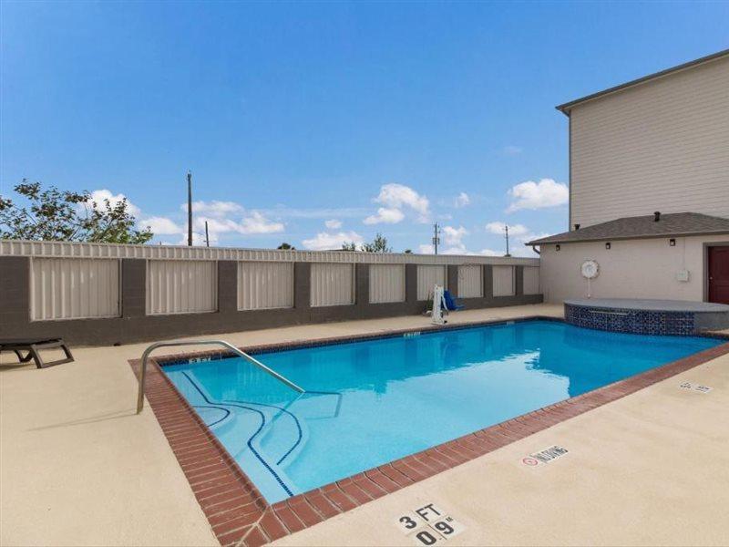 Red Roof Inn Plus + Galveston - Beachfront Экстерьер фото