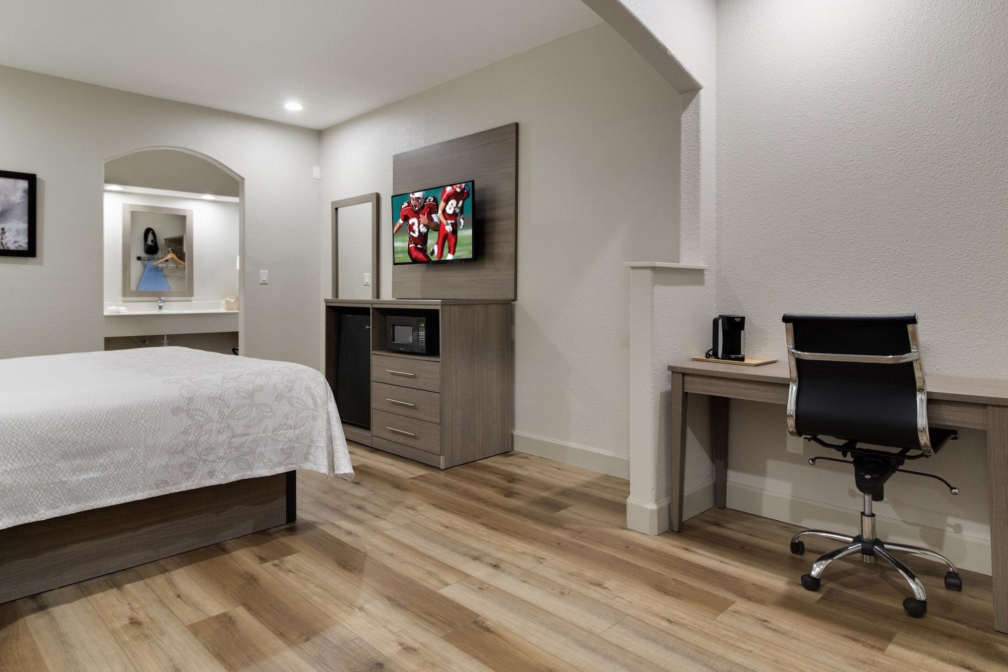 Red Roof Inn Plus + Galveston - Beachfront Экстерьер фото