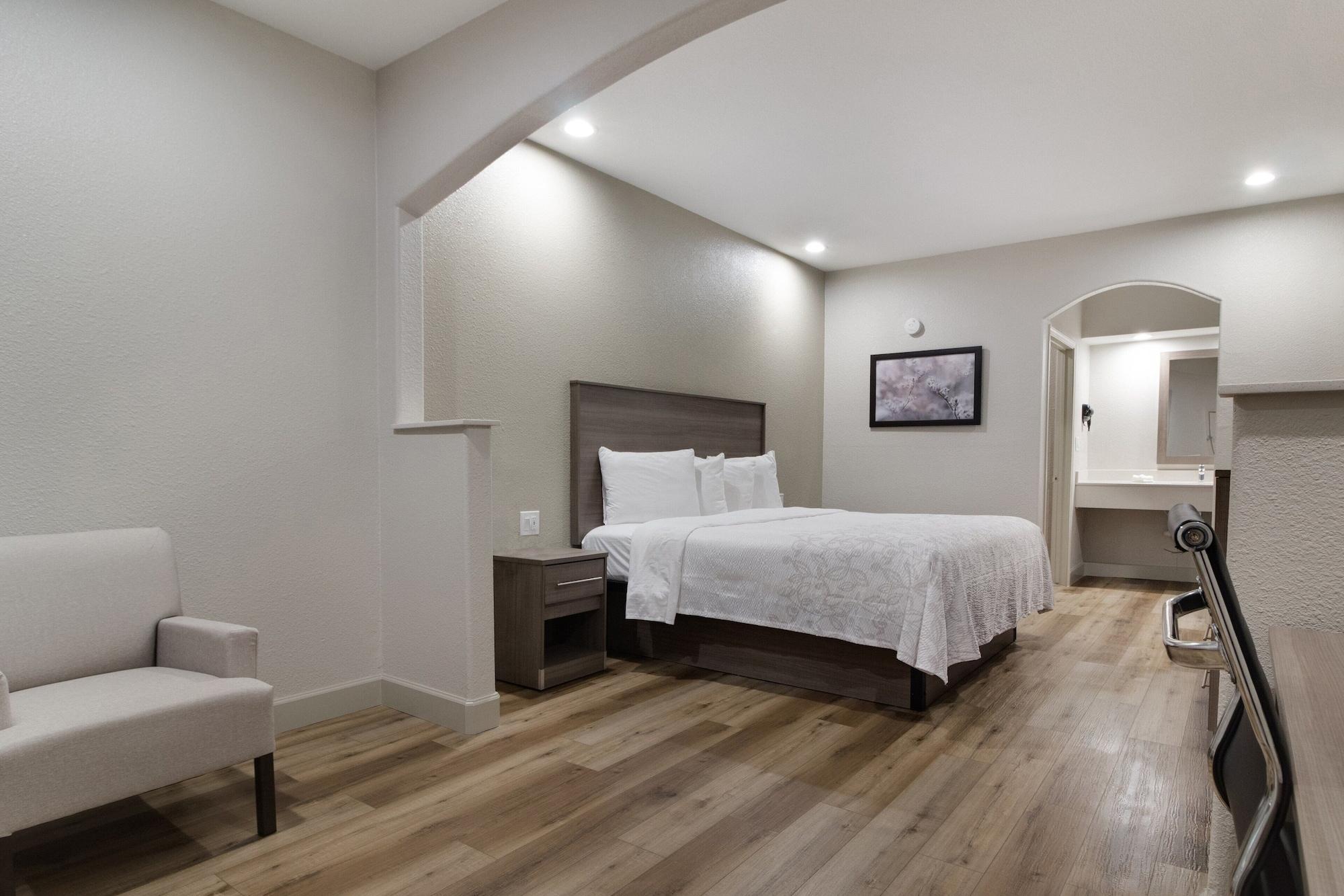 Red Roof Inn Plus + Galveston - Beachfront Экстерьер фото