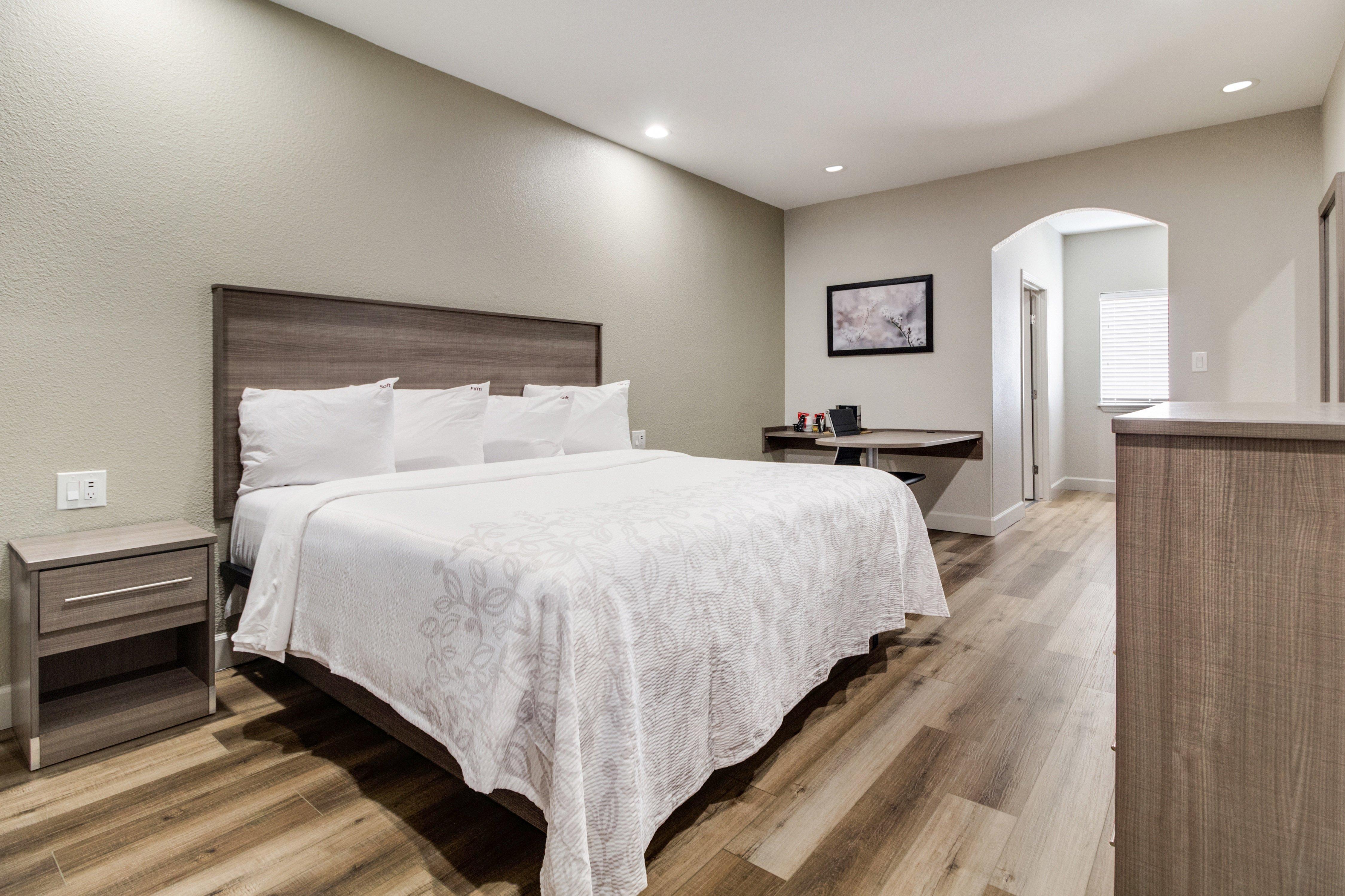 Red Roof Inn Plus + Galveston - Beachfront Экстерьер фото