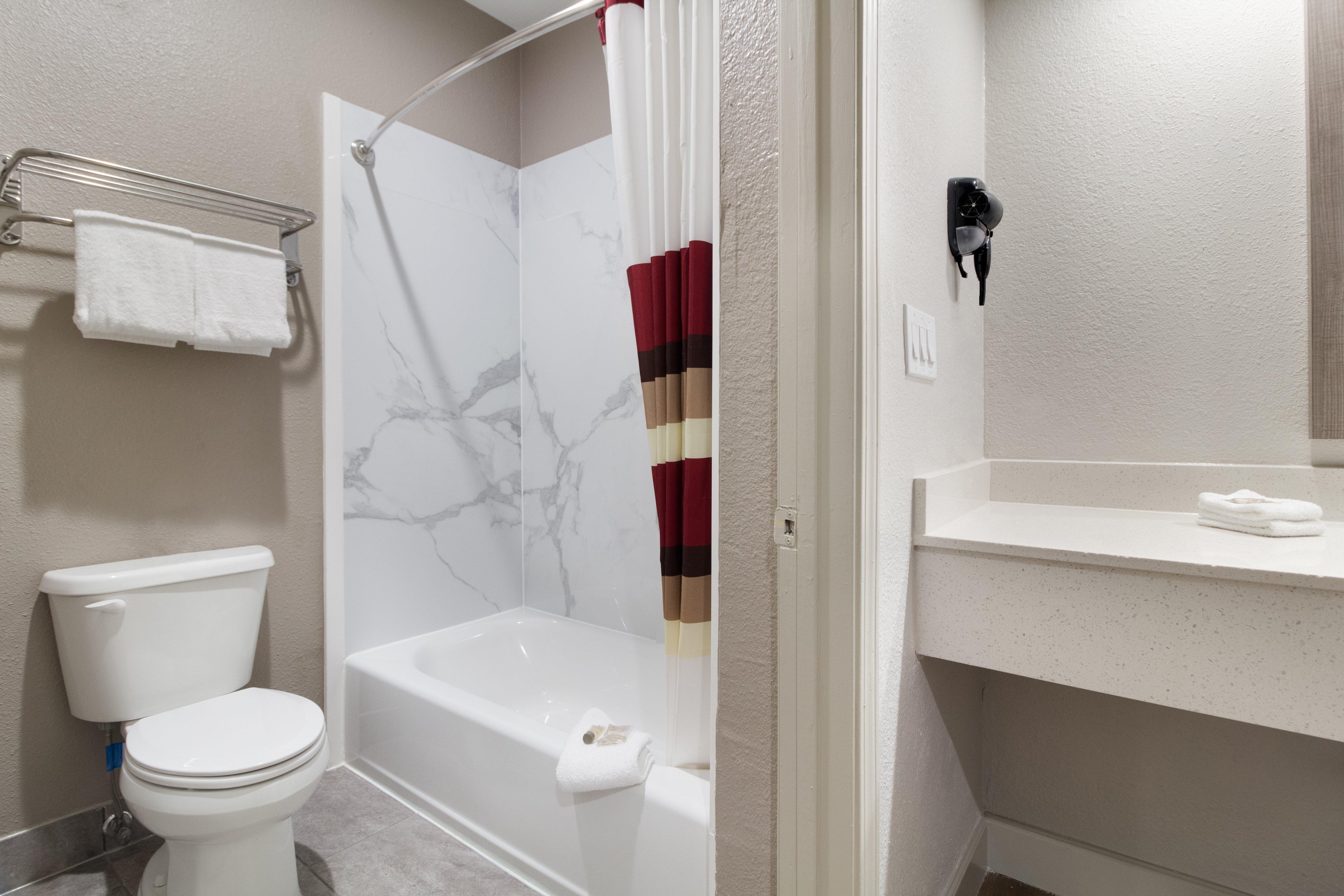 Red Roof Inn Plus + Galveston - Beachfront Экстерьер фото