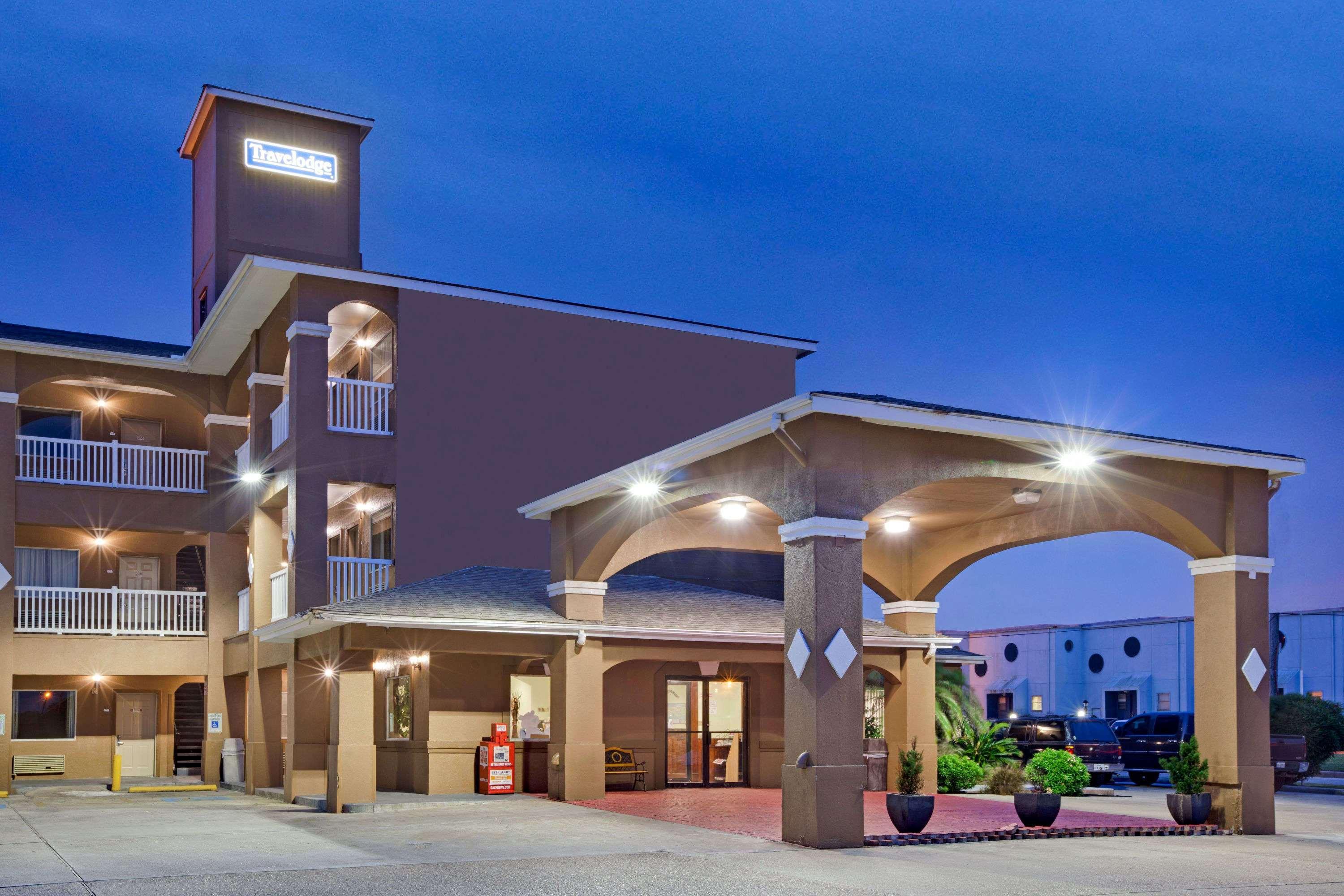 Red Roof Inn Plus + Galveston - Beachfront Экстерьер фото