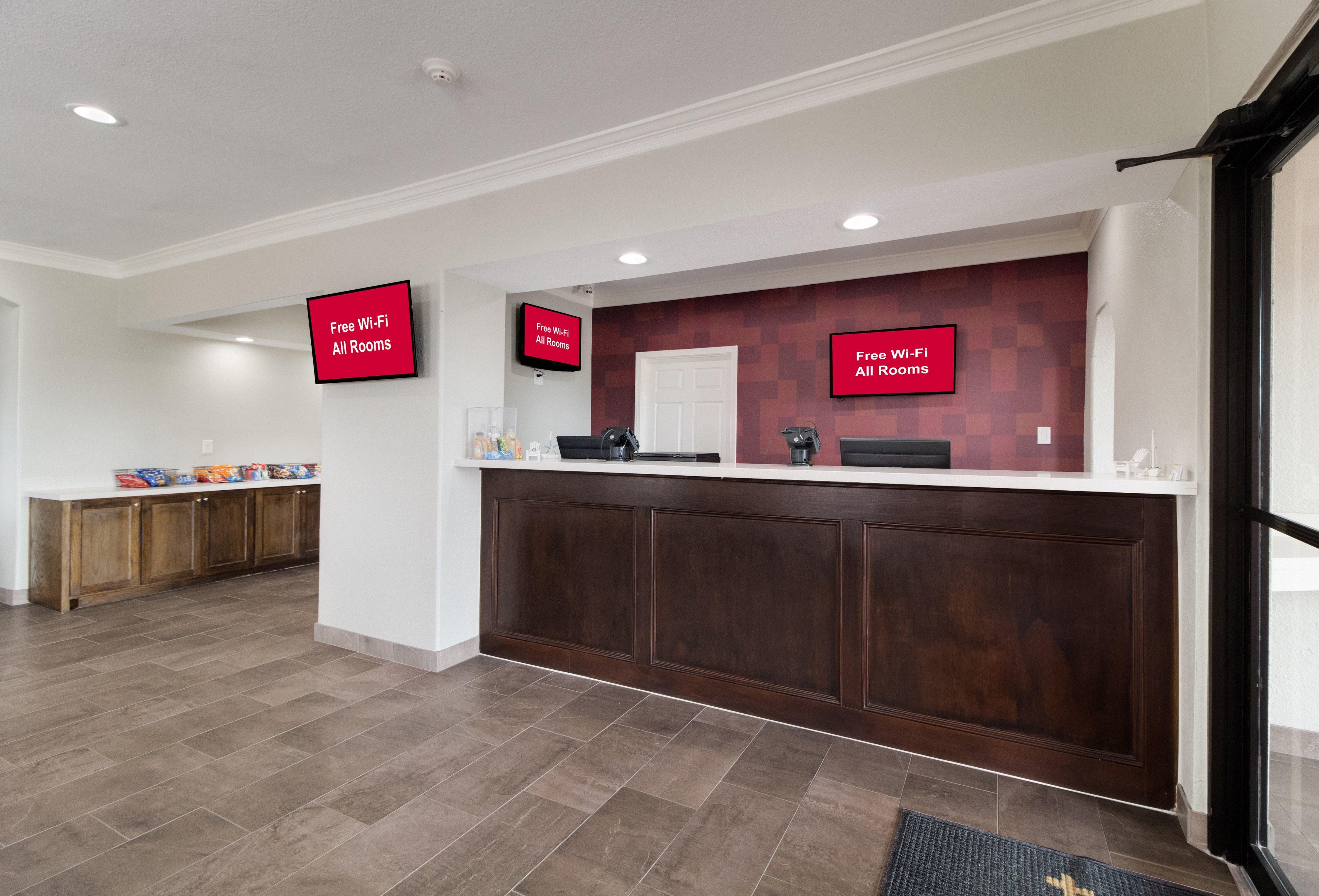 Red Roof Inn Plus + Galveston - Beachfront Экстерьер фото