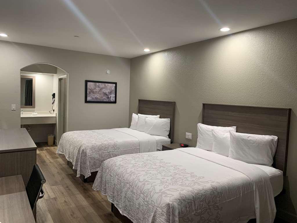 Red Roof Inn Plus + Galveston - Beachfront Номер фото