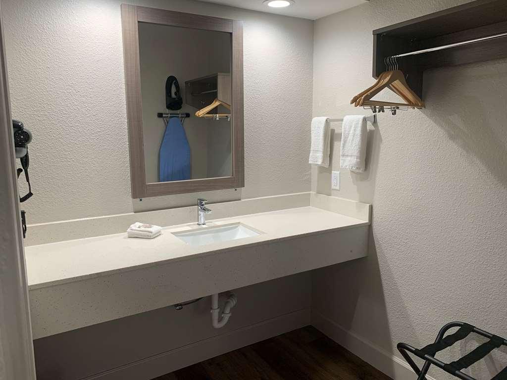 Red Roof Inn Plus + Galveston - Beachfront Номер фото