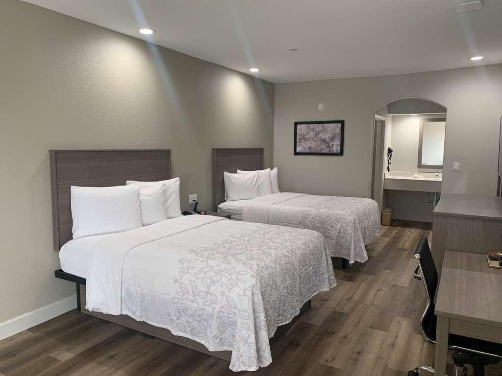 Red Roof Inn Plus + Galveston - Beachfront Номер фото