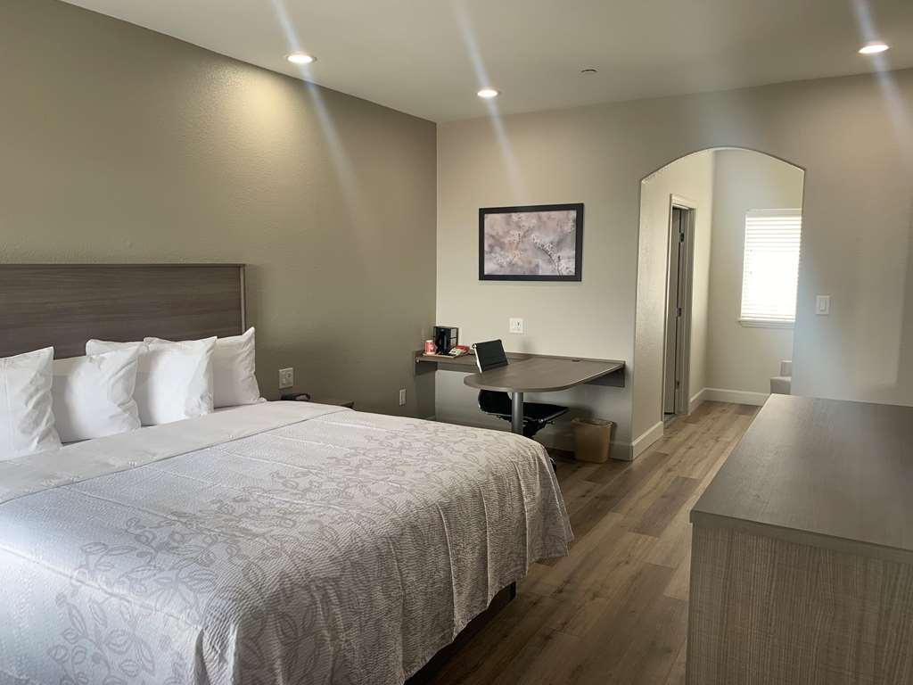 Red Roof Inn Plus + Galveston - Beachfront Номер фото