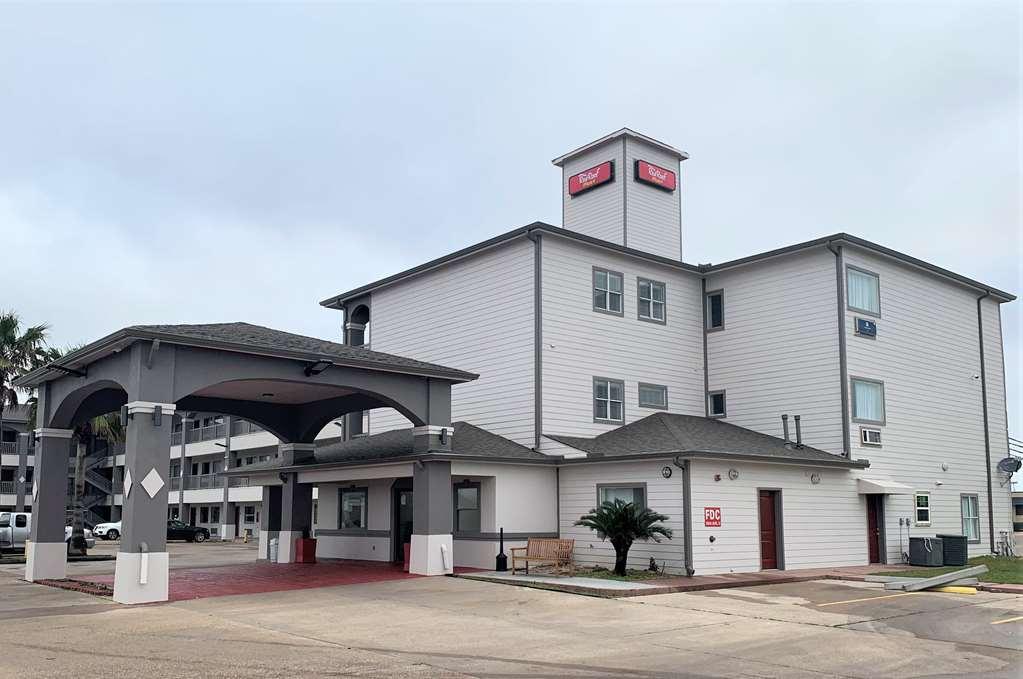 Red Roof Inn Plus + Galveston - Beachfront Экстерьер фото