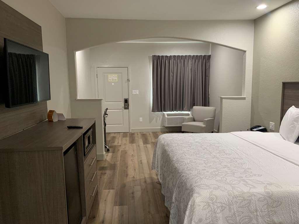 Red Roof Inn Plus + Galveston - Beachfront Номер фото